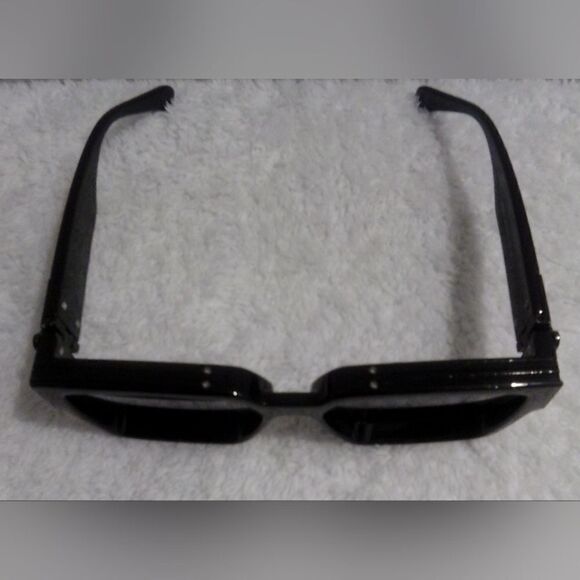 “TLM Polarized Retro Square Unisex Sunglasses - UV Protection - Minor Scratches” - Picture 8 of 11